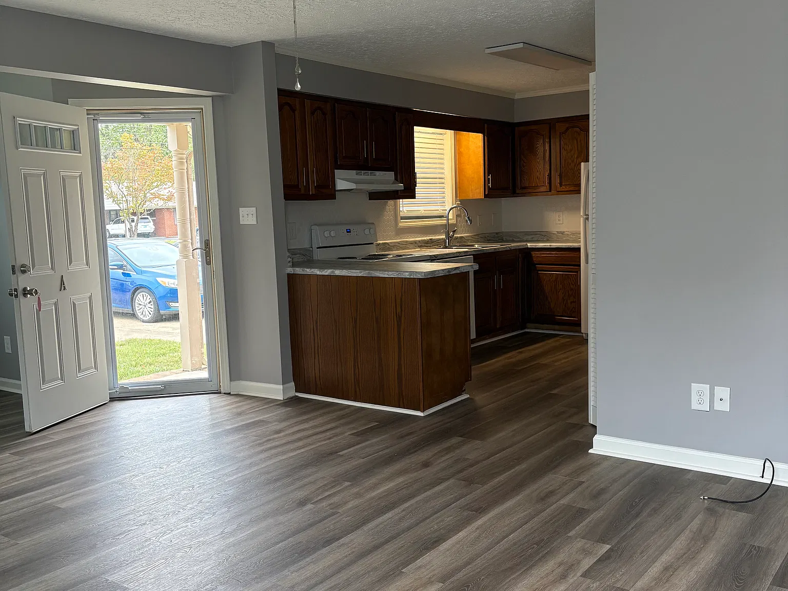 2 bed, 900 sqft, $950 — Photo 2