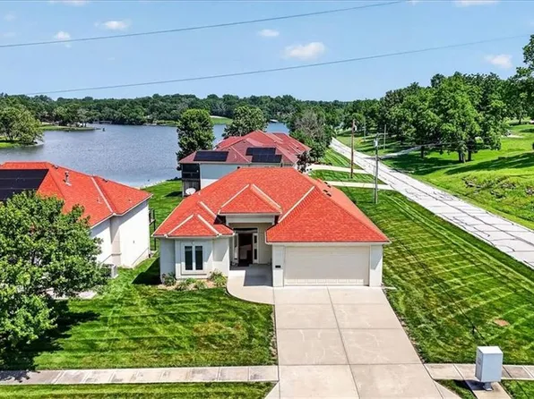 1348 NE Timbercreek Dr, Lees Summit, MO 64086