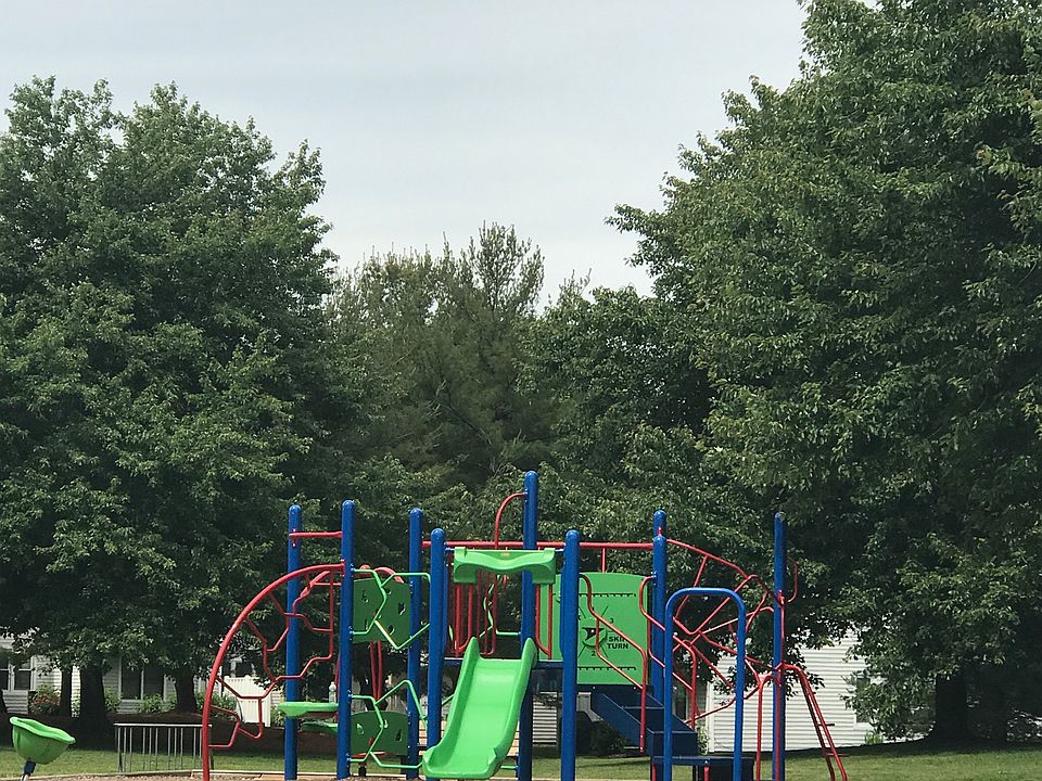 2nd image of 91 Woodlake Dr
