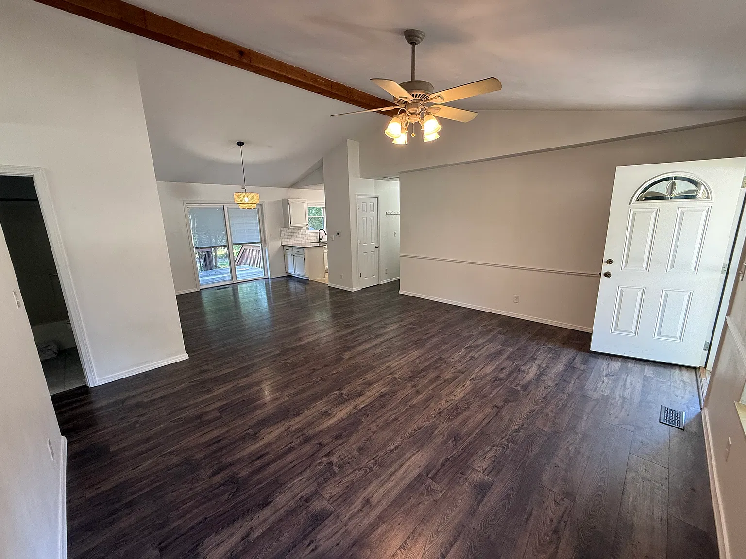 3 bed, 1302 sqft, $2,000 — Photo 2
