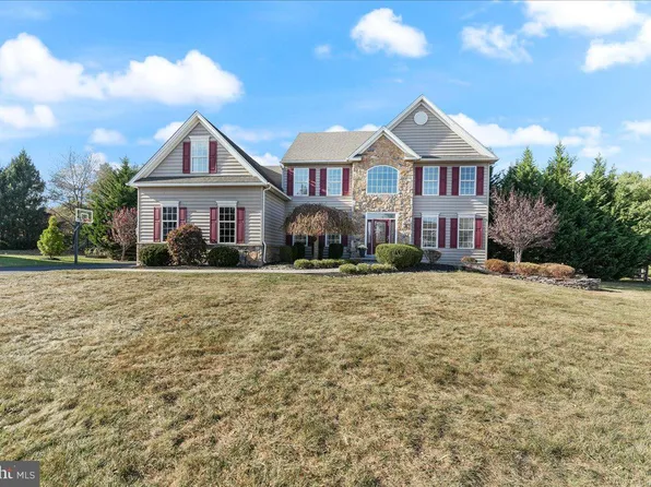8 Quigley Ln, Garnet Valley, PA 19060