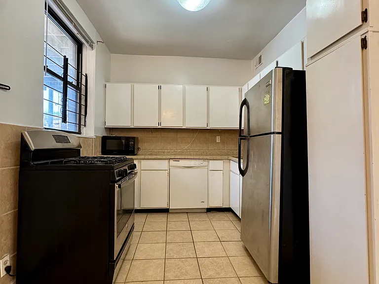 1350 W Winnemac Ave #1 — Photo 9