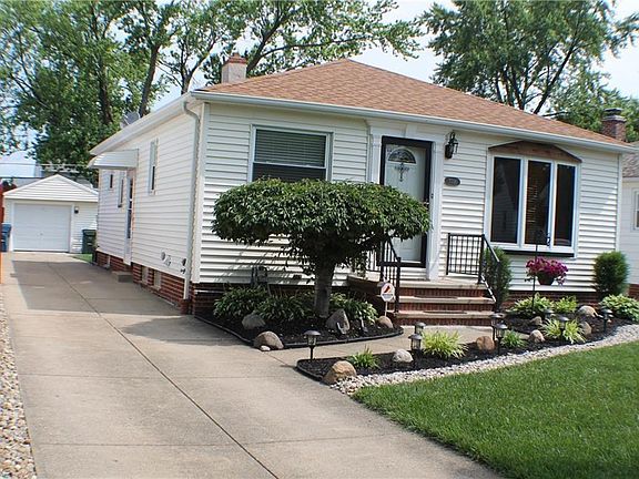 3rd image of 7718 Dorothy Ave