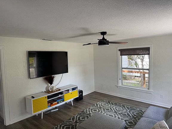 3rd image of 4949 6th Ave S #1