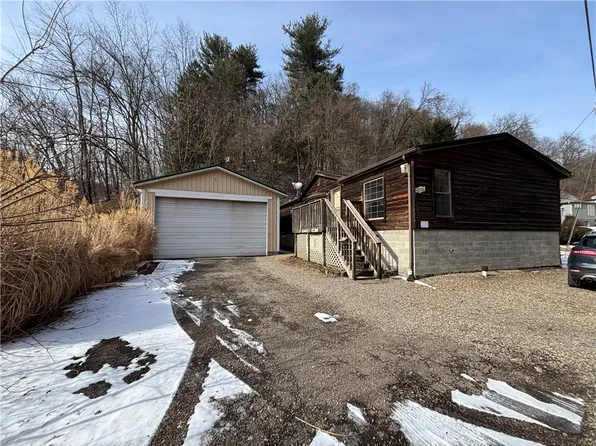 411 Days Run Rd E, Creighton, PA 15030