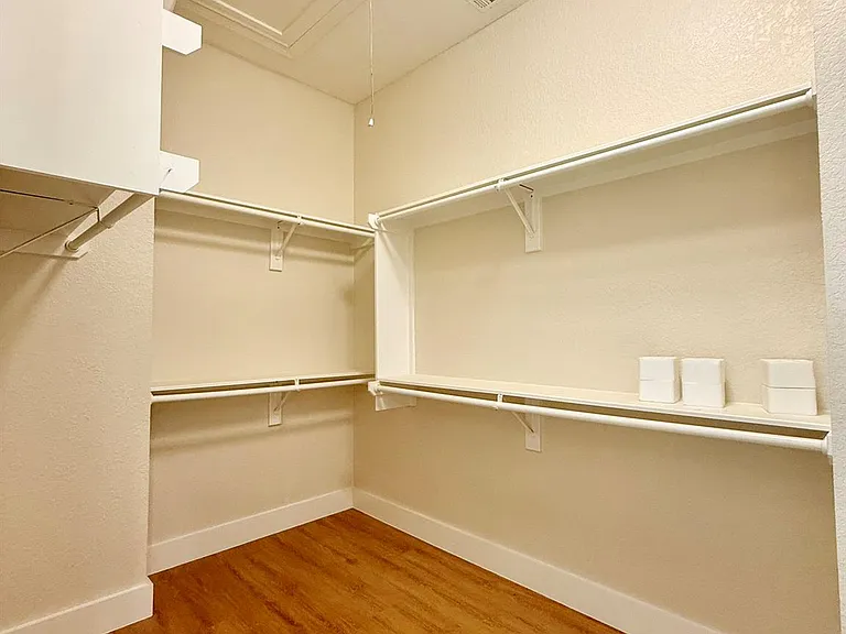 1323 Rosewood St — Photo 11