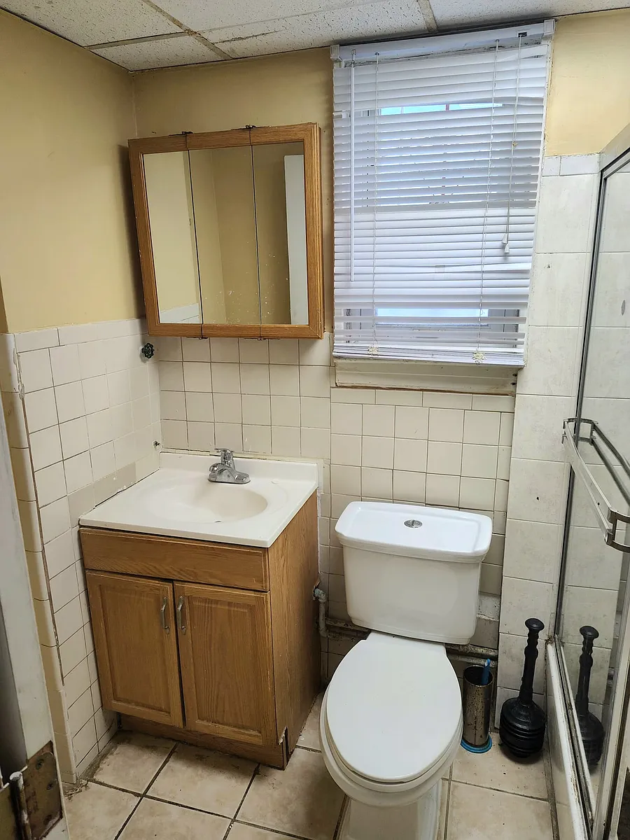 Building Photo - 560 Beach 65th St #1