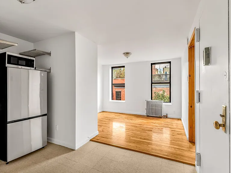 18 Cornelia St #12 — Photo 3