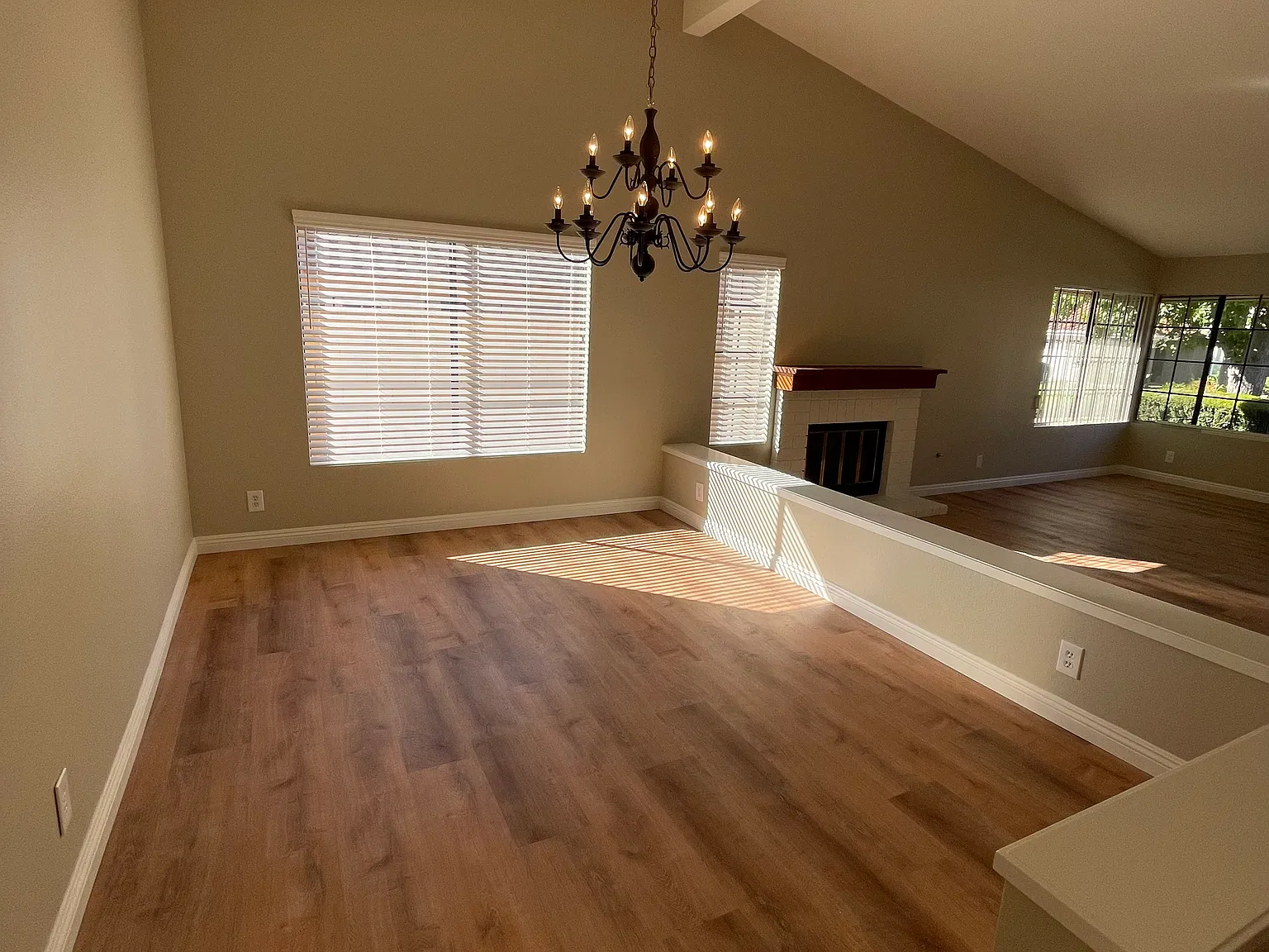 4 bed, 2242 sqft, $4,900 — Photo 4