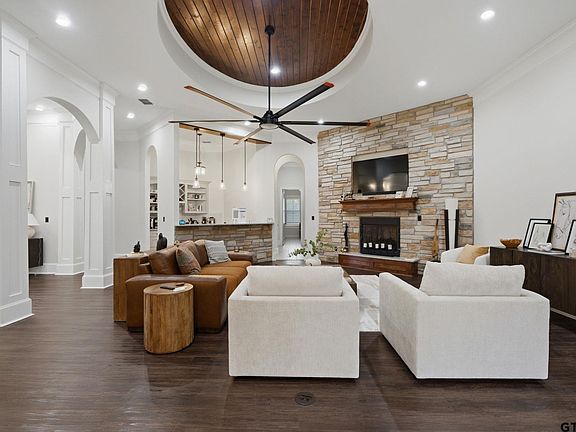 2nd image of 1011 Cotten Rd