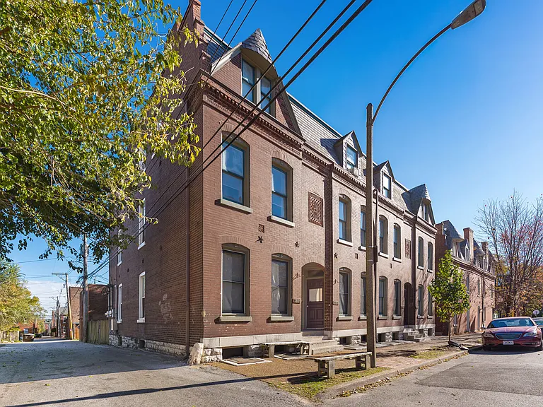1918 Menard St #B — Photo 19