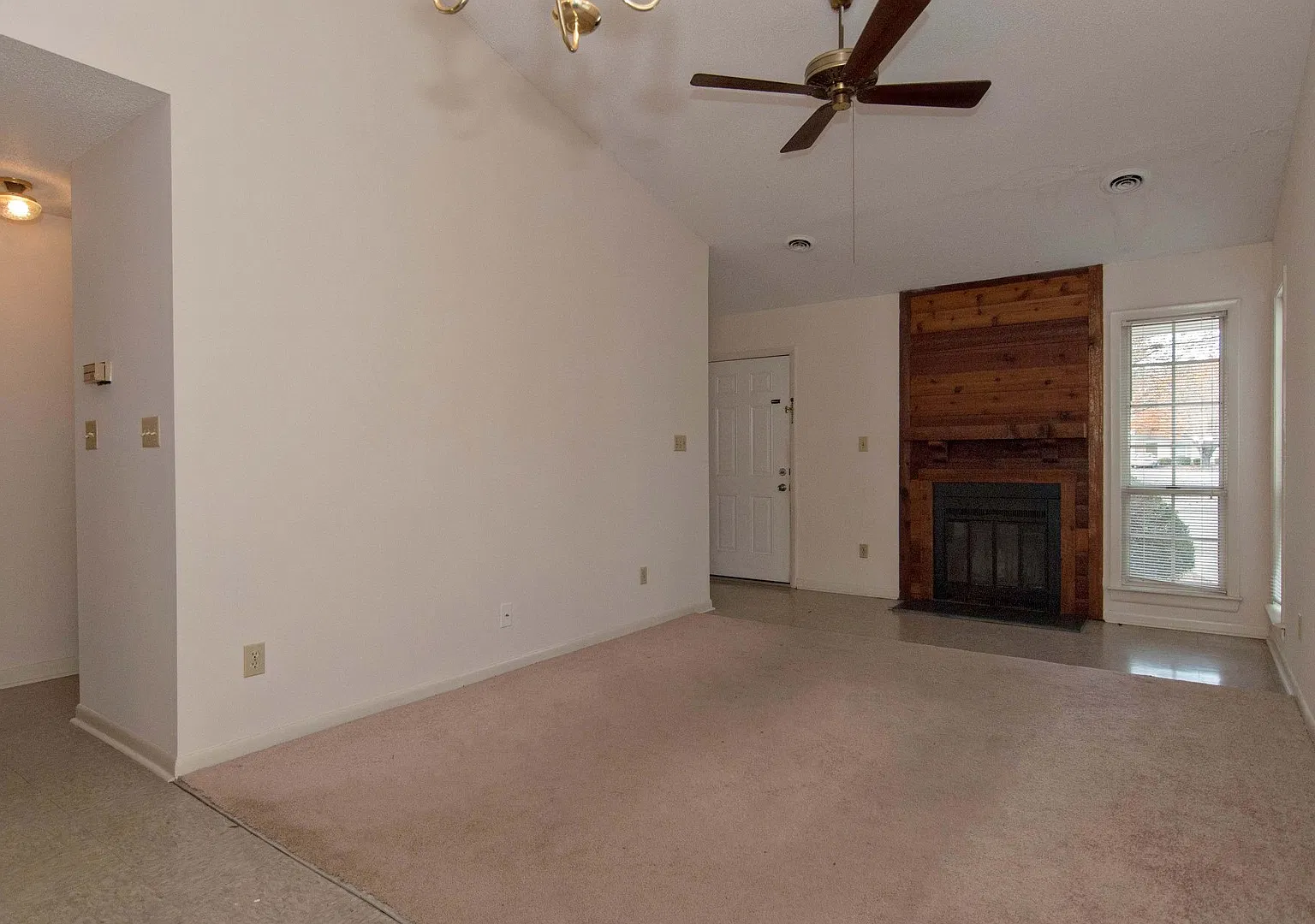 Twinwood — Photo 2