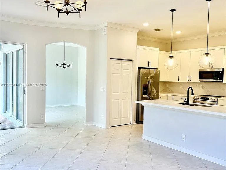 4946 SW 38th Way — Photo 8