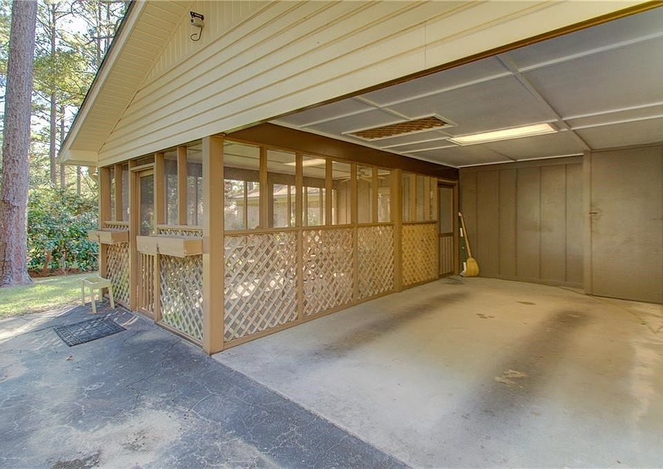 2nd image of 301 Byron Ave W