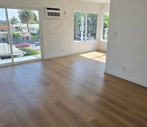 4th image of 1308 N Poinsettia Pl #66