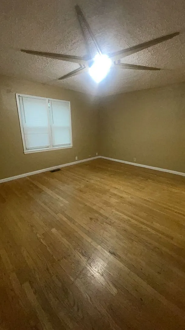 2017 N Rosewood Ave - Charming 3-Bedroom Home with Eat-In Kitchen, Front Porch & Included Applian... — Photo 2