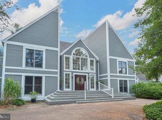 2 Rosewood Ln, Moorestown, NJ 08057