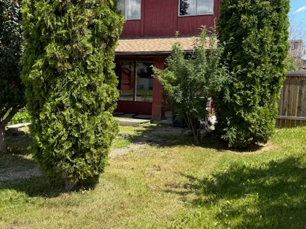 912 9th St #B, Cold Lake, AB T9M 1H8