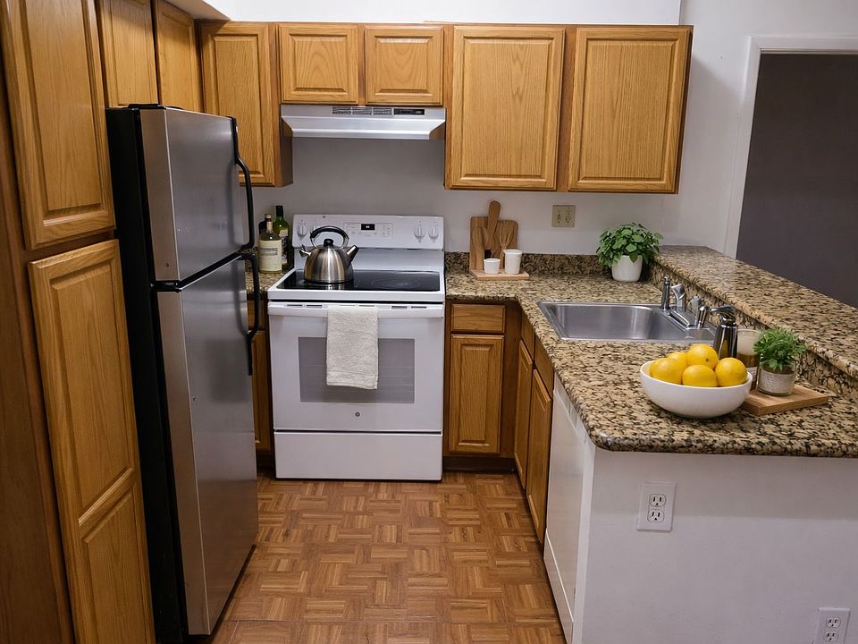 1st image of 721 Lyons Rd