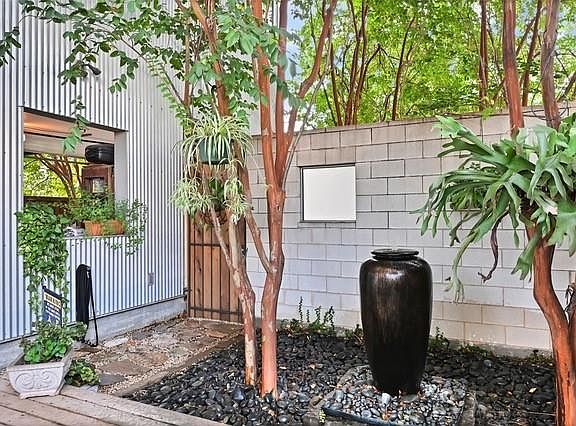 5th image of 1411 Edwards St