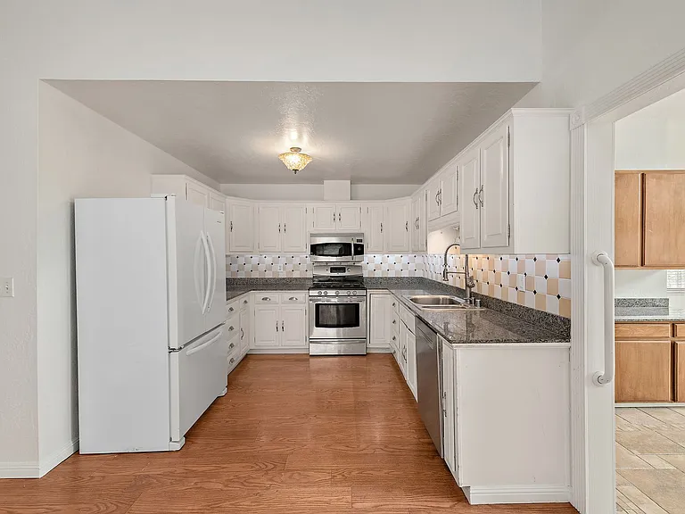 3012 Cherry Ave — Photo 9