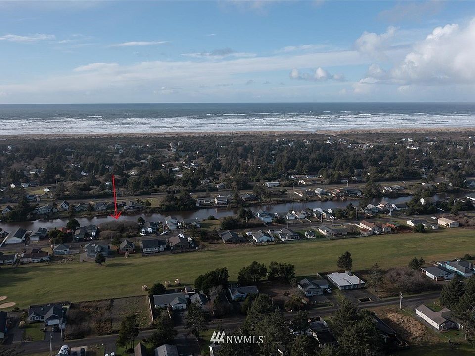 1st image of 207 Canal Dr NE