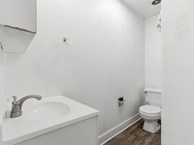 554 E Bridgeport Ave — Photo 16