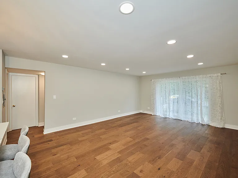 7074 N Ridge Blvd #1E — Photo 13