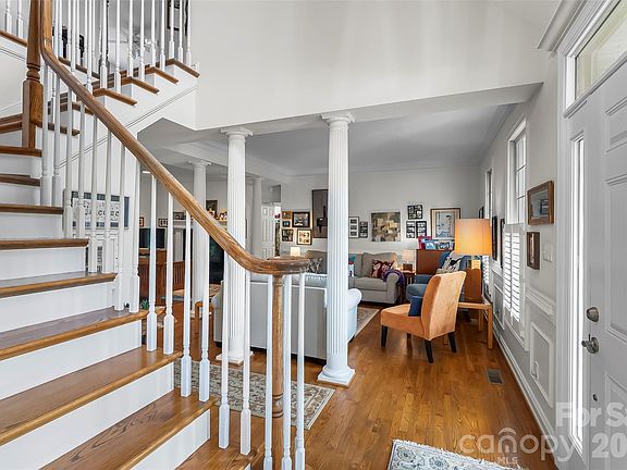 4th image of 6 Southbrook Dr