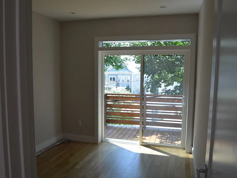 56 Saxton St — Photo 6
