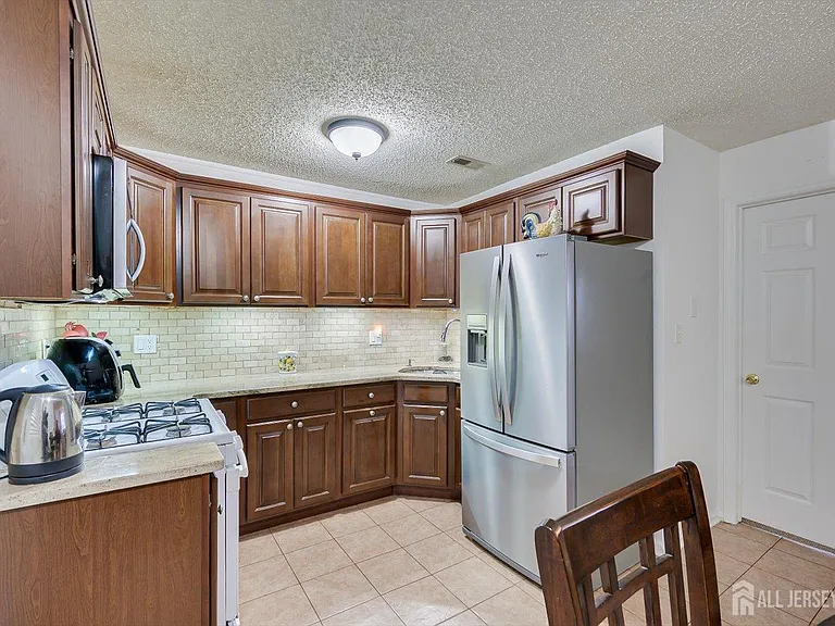 150 Prestwick Way — Photo 12