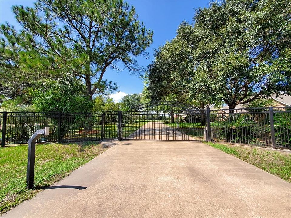 1st image of 32711 Grove Park Dr