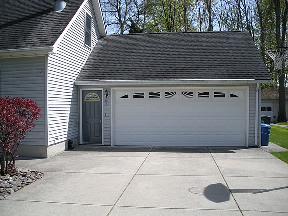 3rd image of 3658 Demler Dr