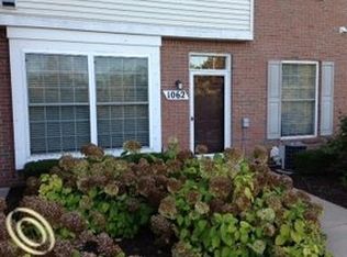 1062 Shiawassee Cir, Howell, MI 48843