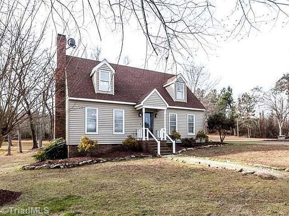 2nd image of 1064 Mountainside Ln