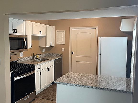 3rd image of 549 E Coy Ave