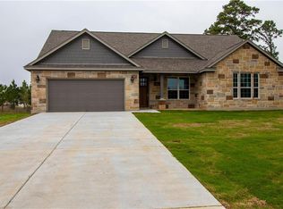 121 Dickenson Ln, Paige, TX 78659
