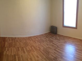 3222 42nd St APT 3, Astoria, NY 11103