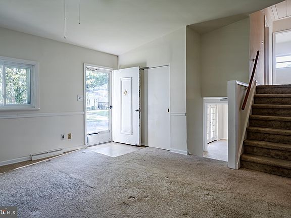 4th image of 72 S Avon Dr