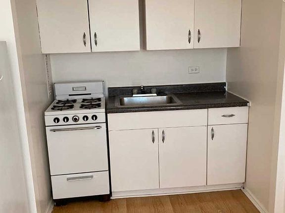 3rd image of 2610 W Berwyn Ave #508