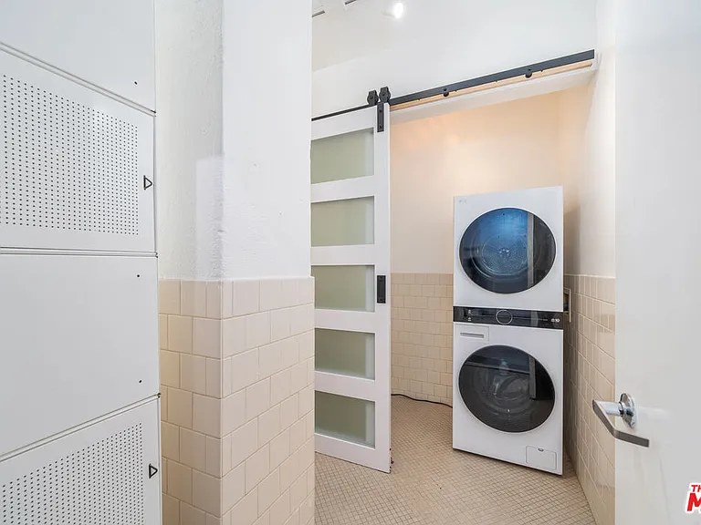 738 S Los Angeles St #305 — Photo 16