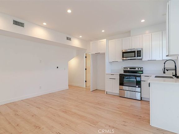 5th image of 6837 Yolanda Ave