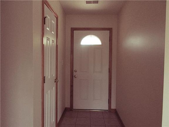 ENTRY & COAT CLOSET