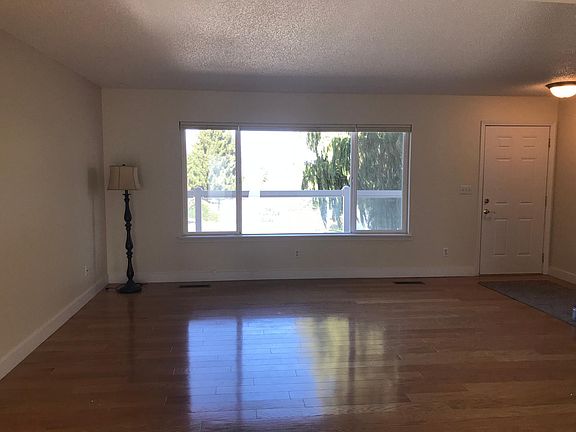 2nd image of 1100 Vista Pl APT X
