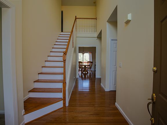 4th image of 366 Sedgewood Ln #9