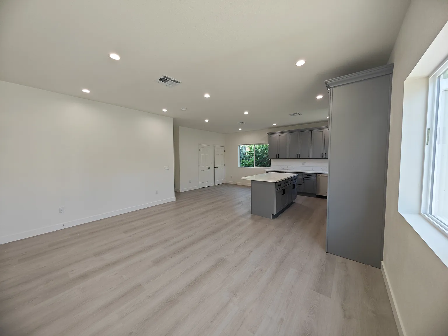 3 bed, 1200 sqft, $3,400 — Photo 1