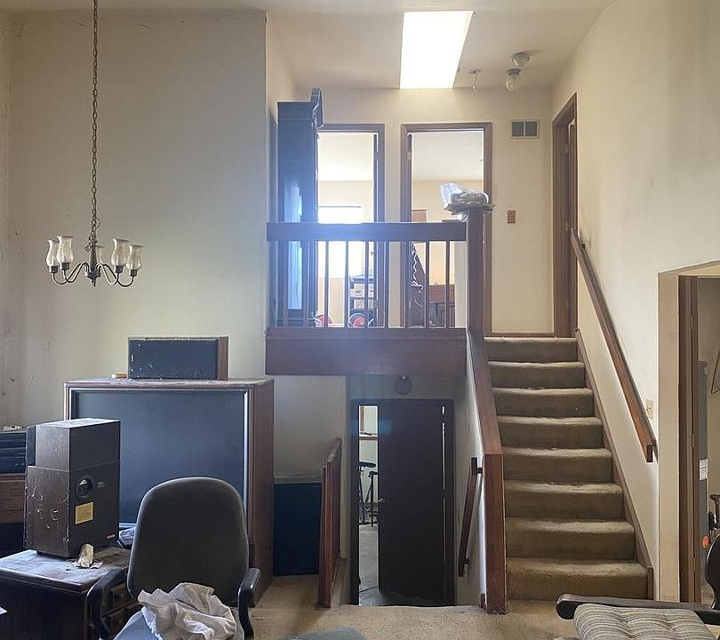 2nd image of 1371 Burns Dr