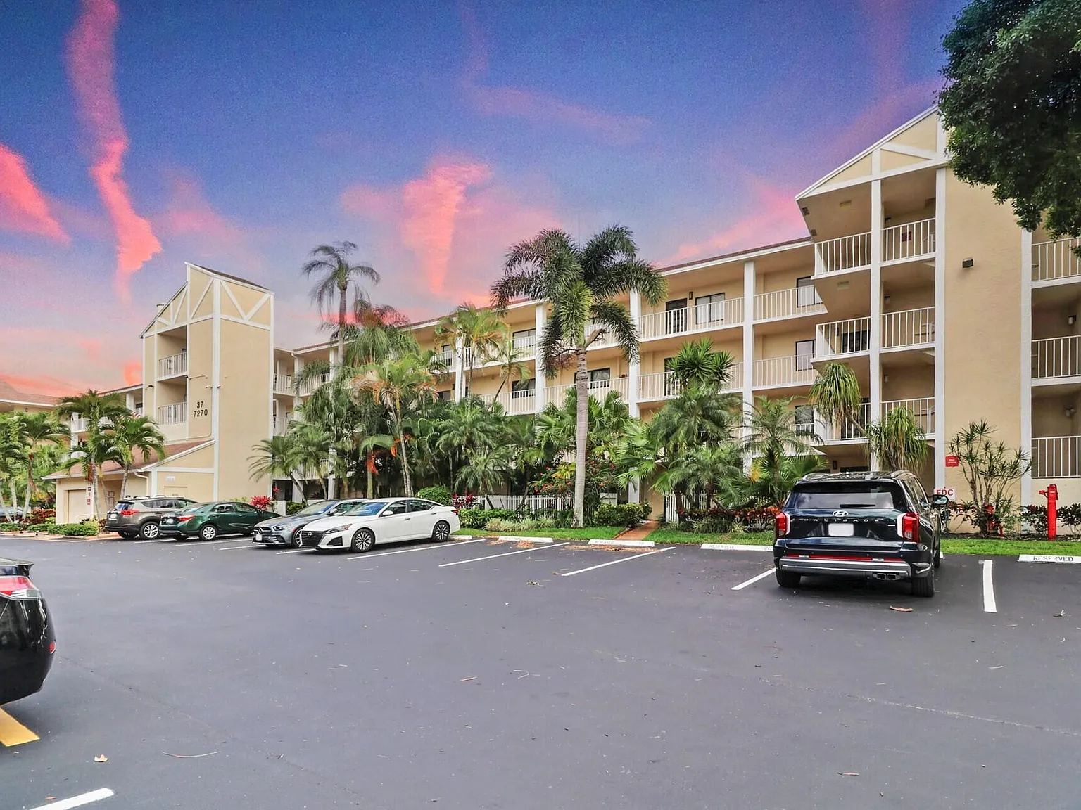 2 bed, 2.0 bath, 1220 sqft, $2,500 — Photo 2