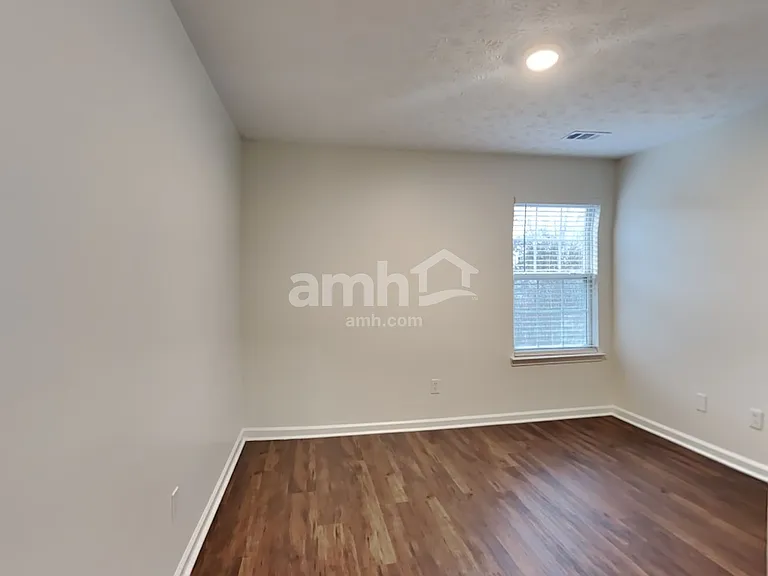 302 Springmoor Ln — Photo 14