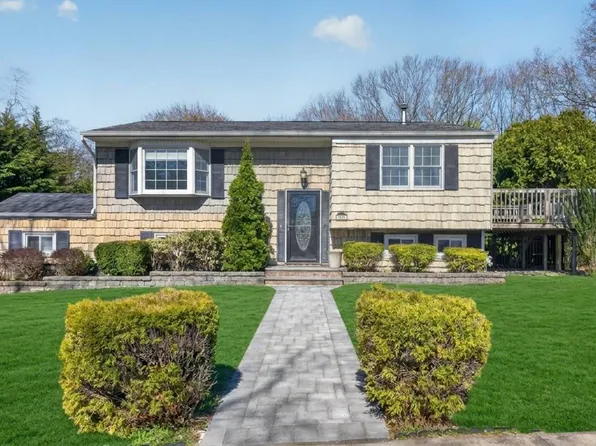 7 Phyllis Dr, East Northport, NY 11731